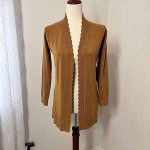 NWT Stitch Fix Evolution Cyrus Women XSP Open Scalloped Edge Long Cardigan Gold